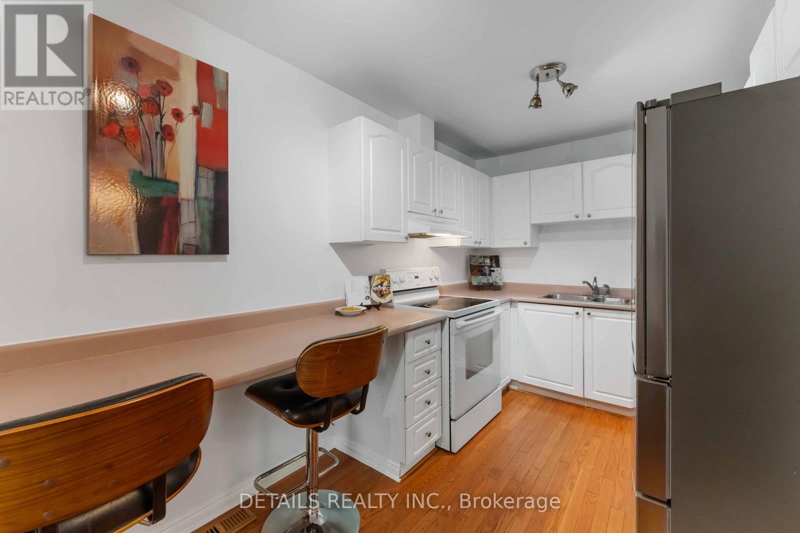 Photo 11 of 70 43 Stokes Crescent, Ottawa ON