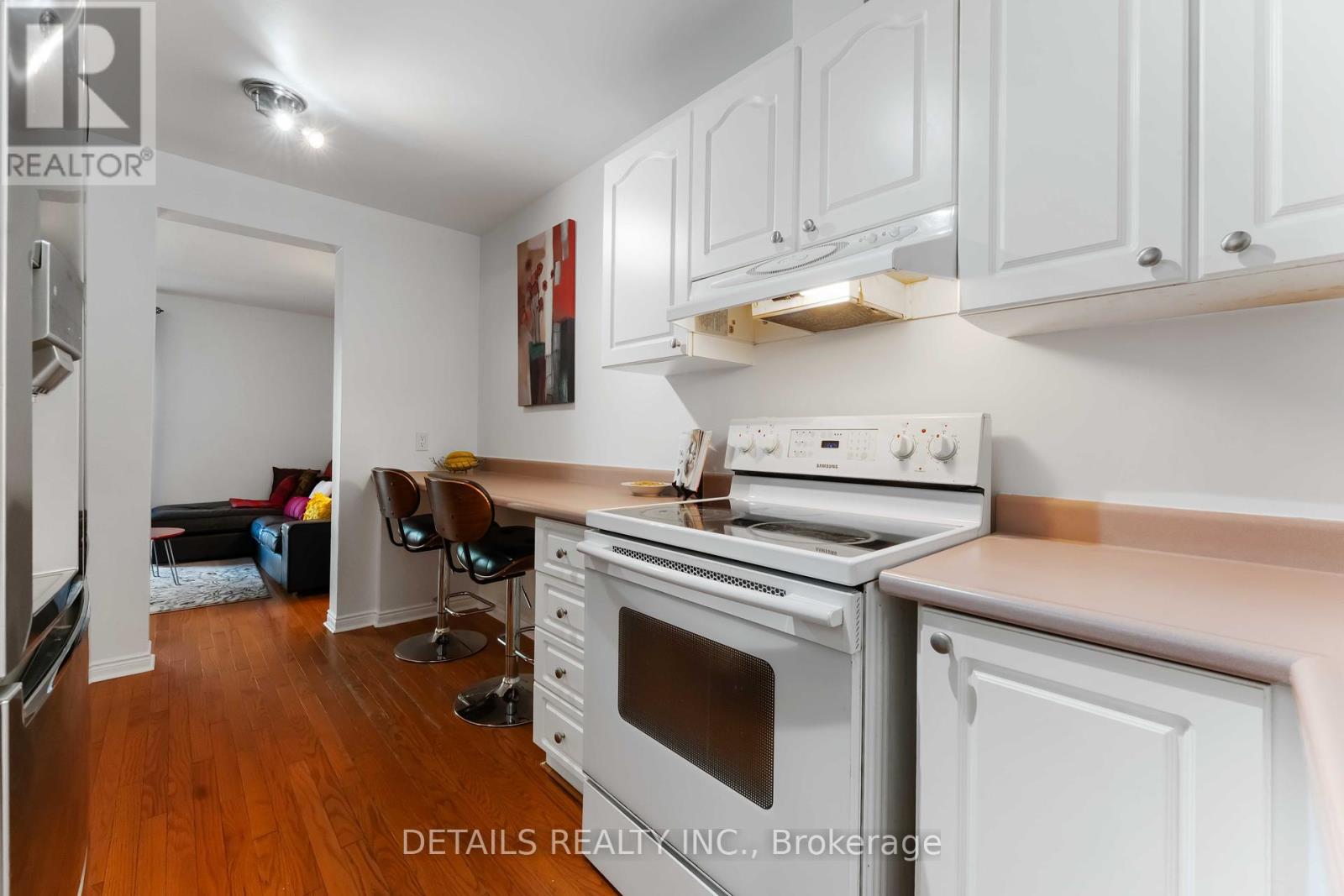 Photo 12 of 70 43 Stokes Crescent, Ottawa ON