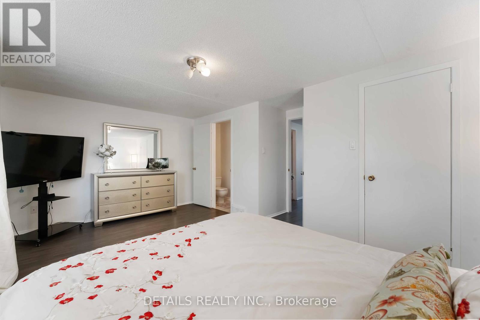Photo 14 of 70 43 Stokes Crescent, Ottawa ON