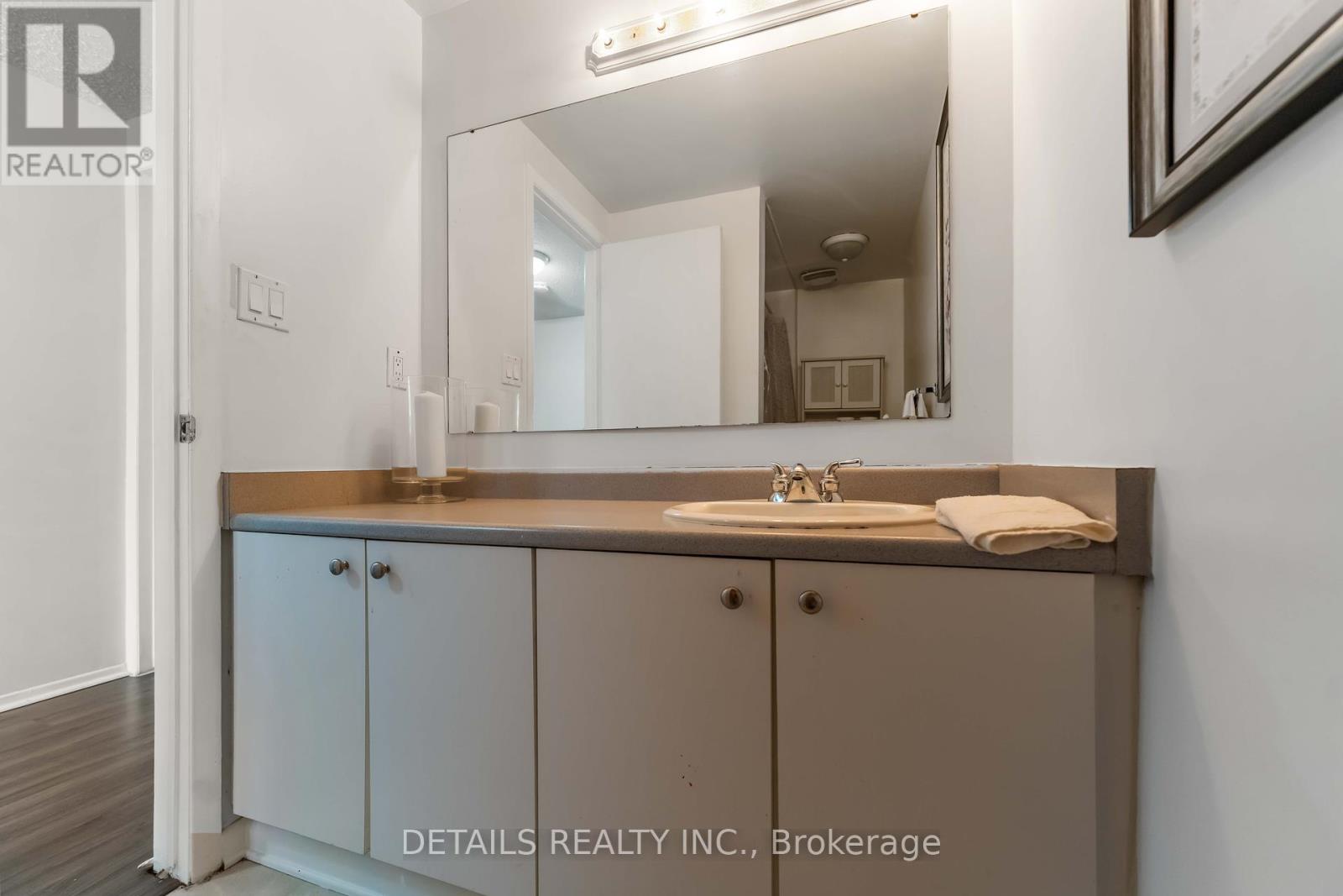 Photo 20 of 70 43 Stokes Crescent, Ottawa ON