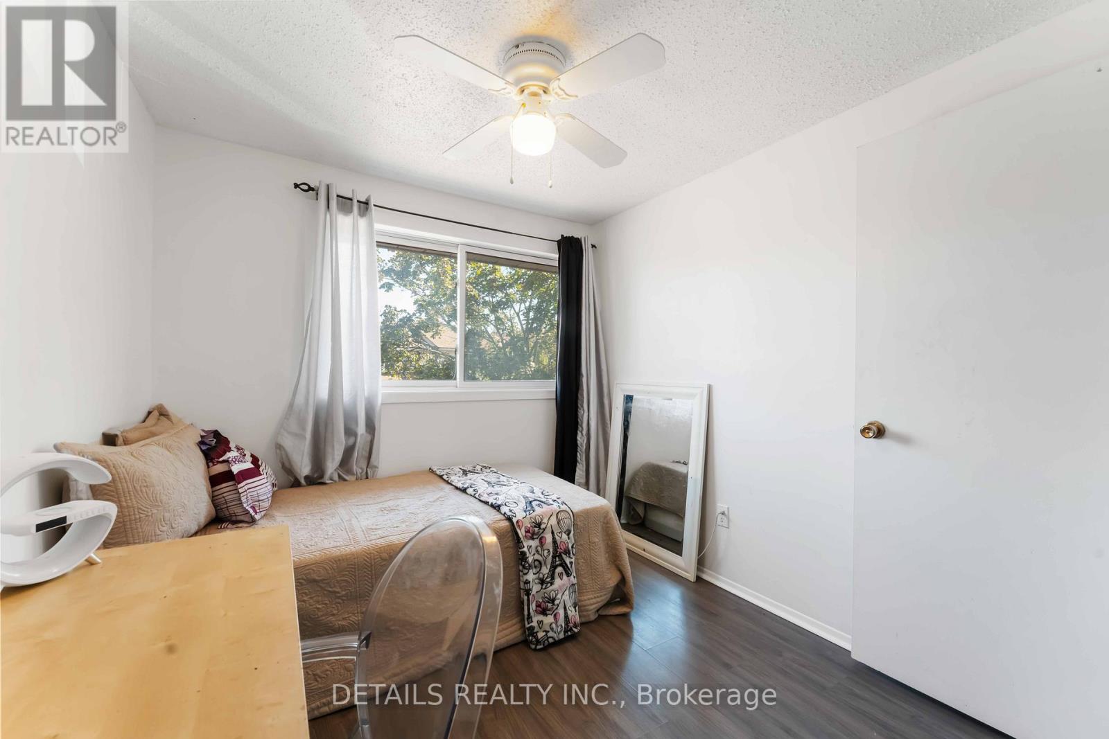 Photo 24 of 70 43 Stokes Crescent, Ottawa ON