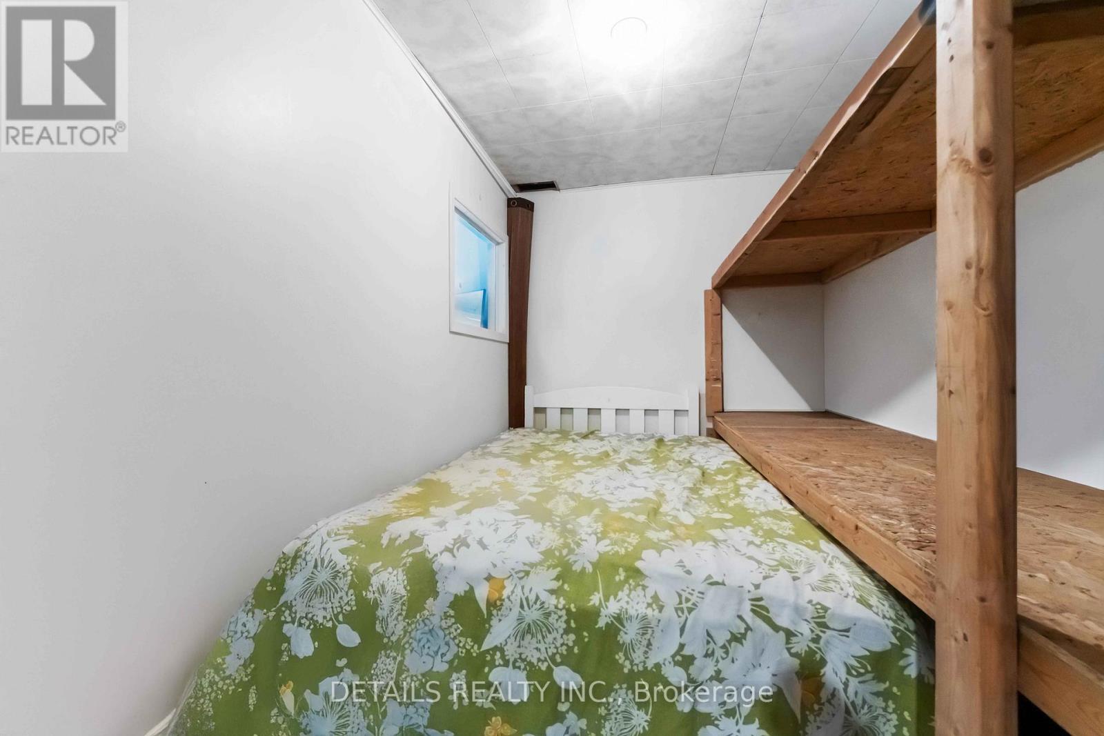 Photo 32 of 70 43 Stokes Crescent, Ottawa ON
