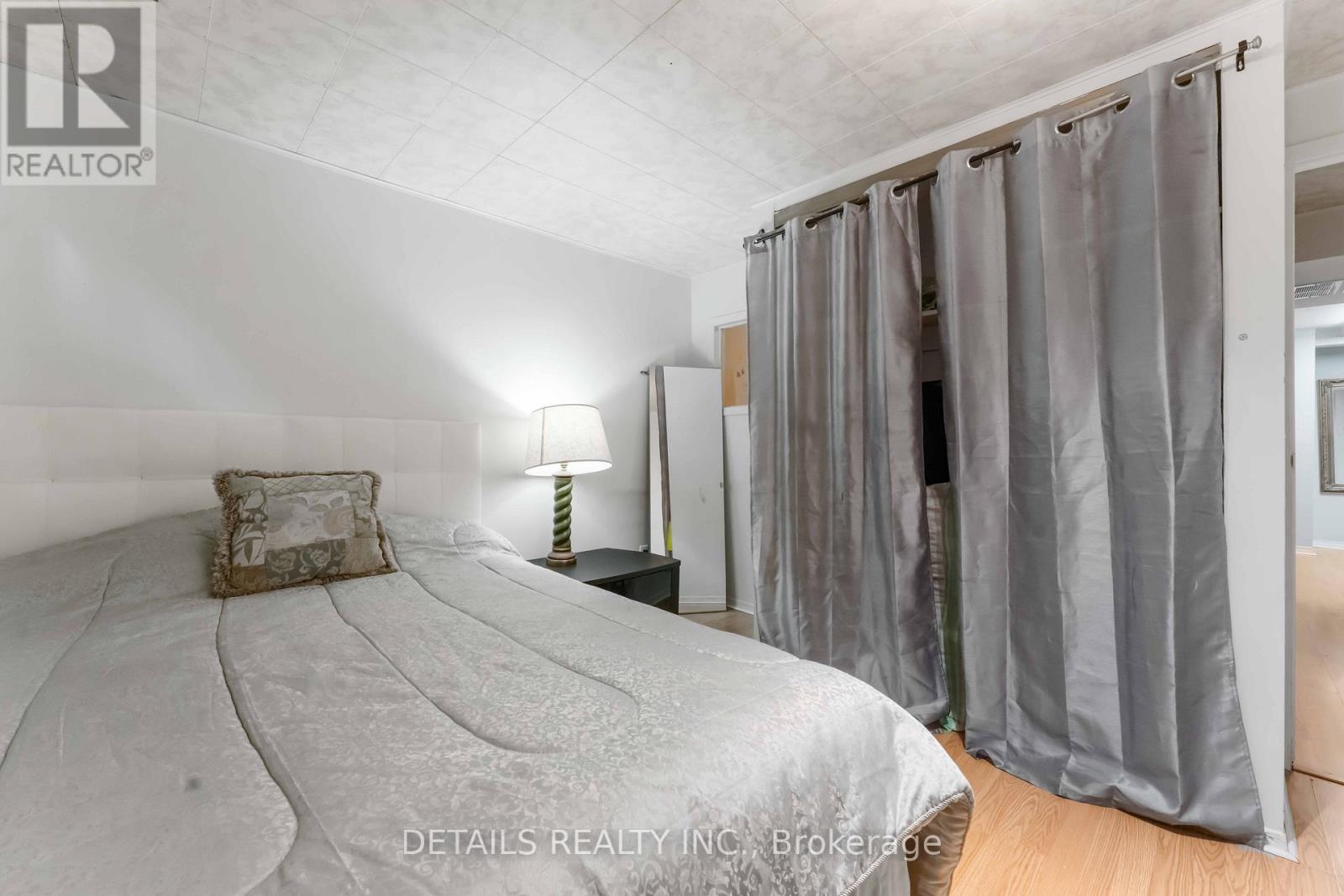 Photo 34 of 70 43 Stokes Crescent, Ottawa ON