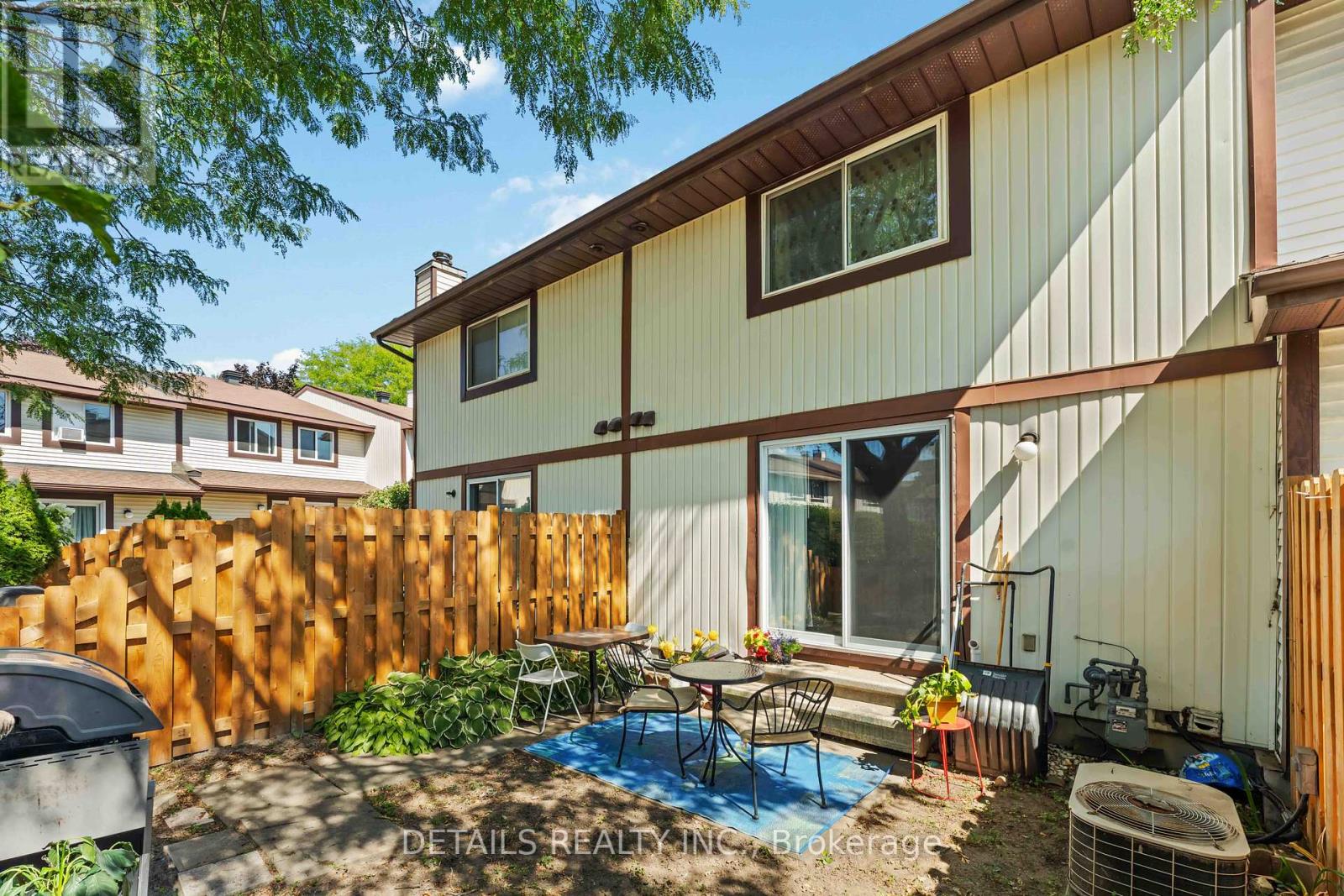 Photo 41 of 70 43 Stokes Crescent, Ottawa ON