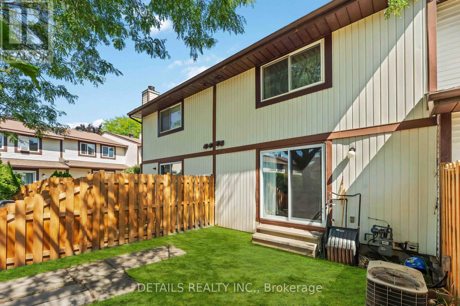 Photo 42 of 70 43 Stokes Crescent, Ottawa ON