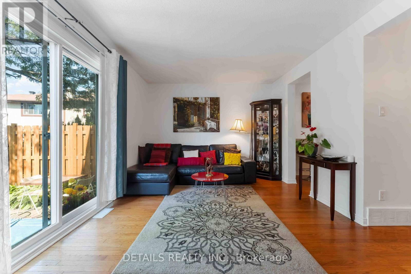 Photo 7 of 70 43 Stokes Crescent, Ottawa ON