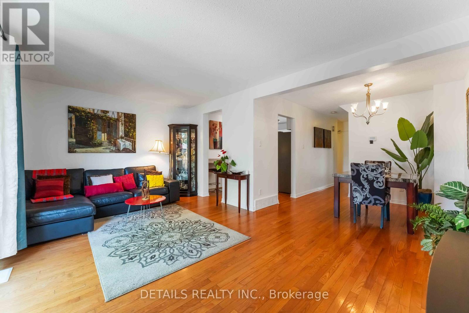 Photo 8 of 70 43 Stokes Crescent, Ottawa ON