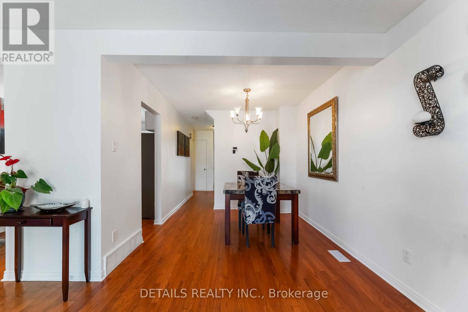 Photo 9 of 70 43 Stokes Crescent, Ottawa ON