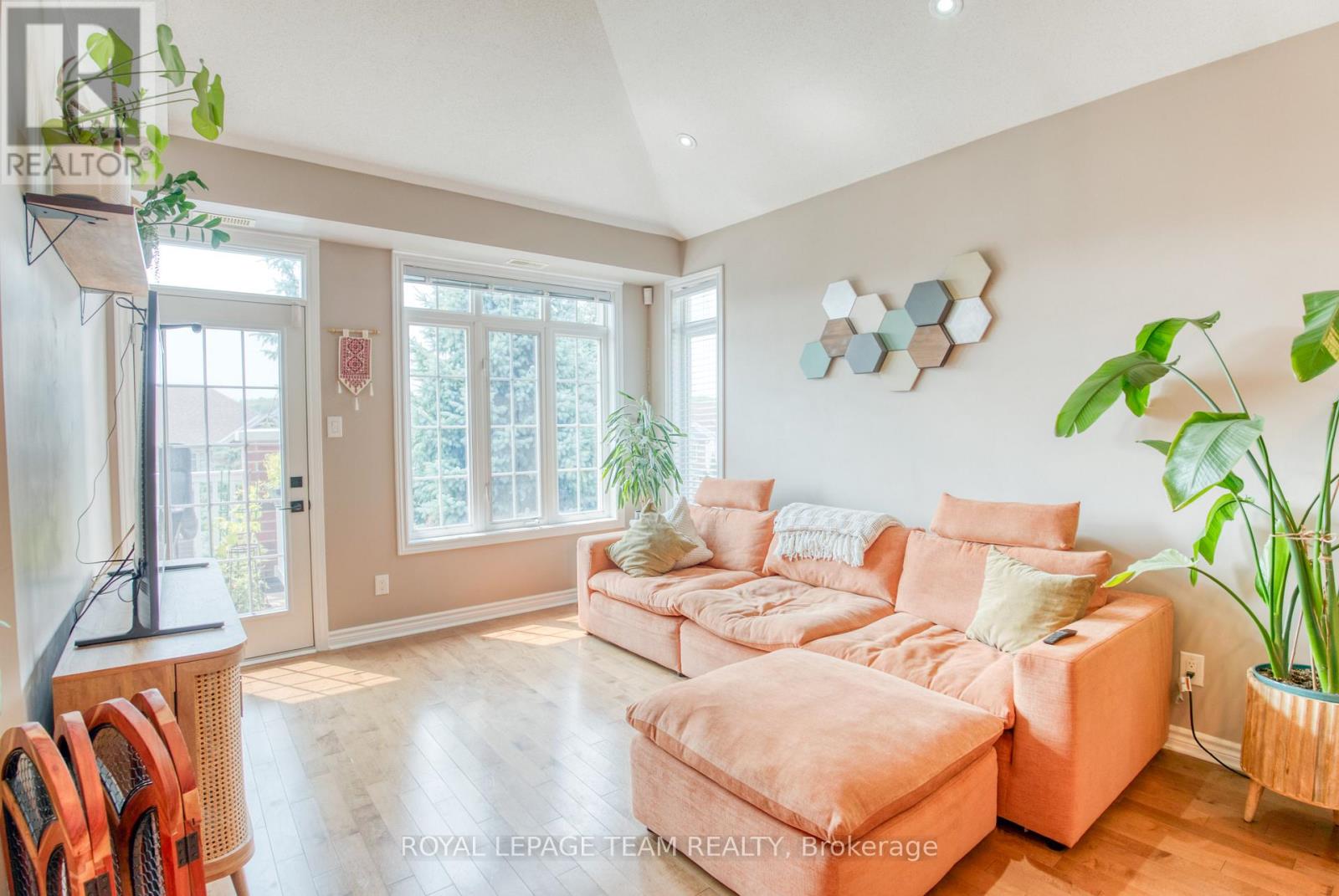 Photo 11 of 159 Eye Bright Crescent, Ottawa ON