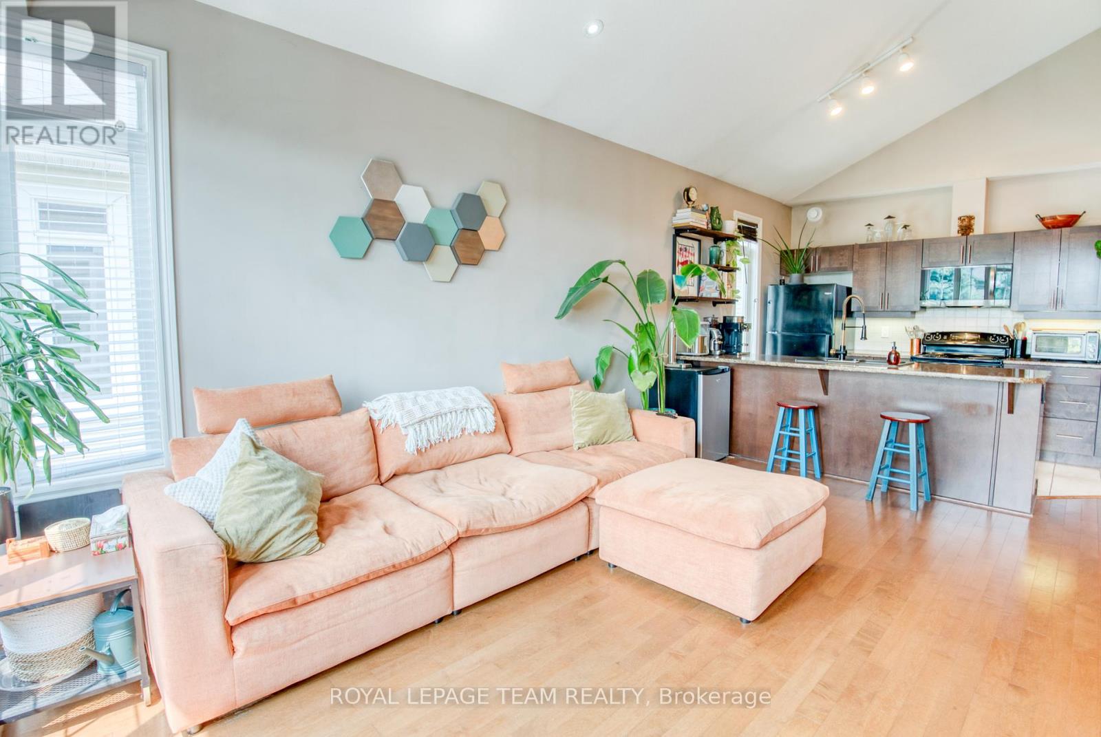 Photo 12 of 159 Eye Bright Crescent, Ottawa ON