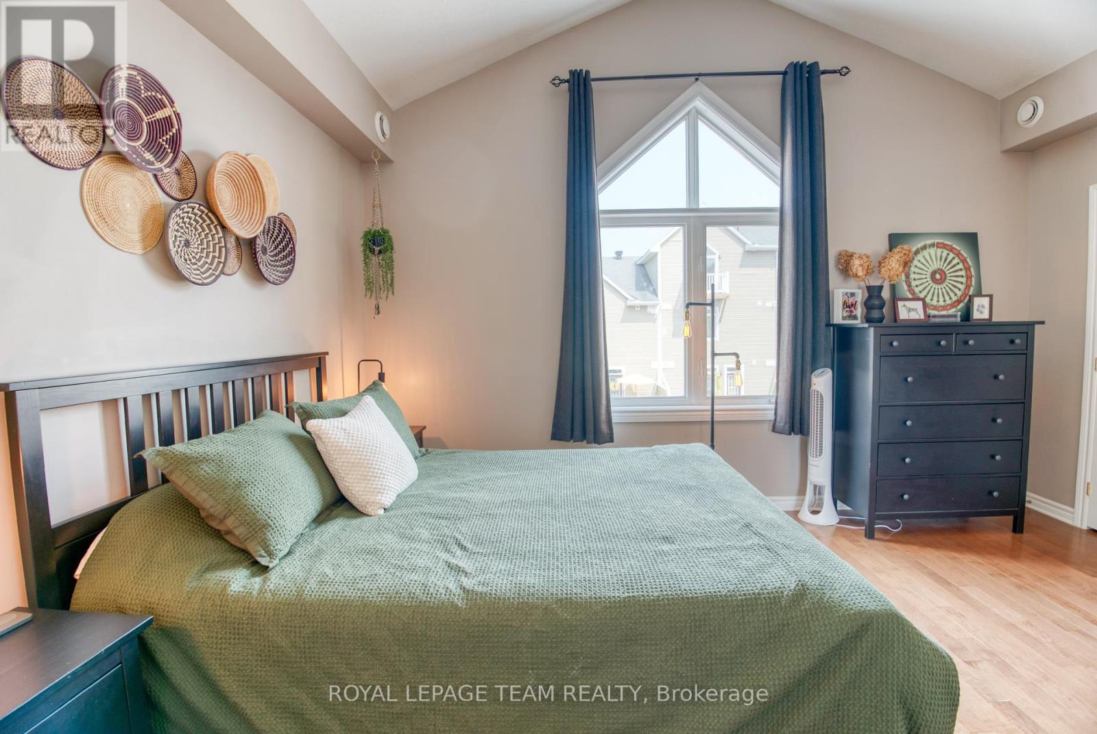 Photo 16 of 159 Eye Bright Crescent, Ottawa ON