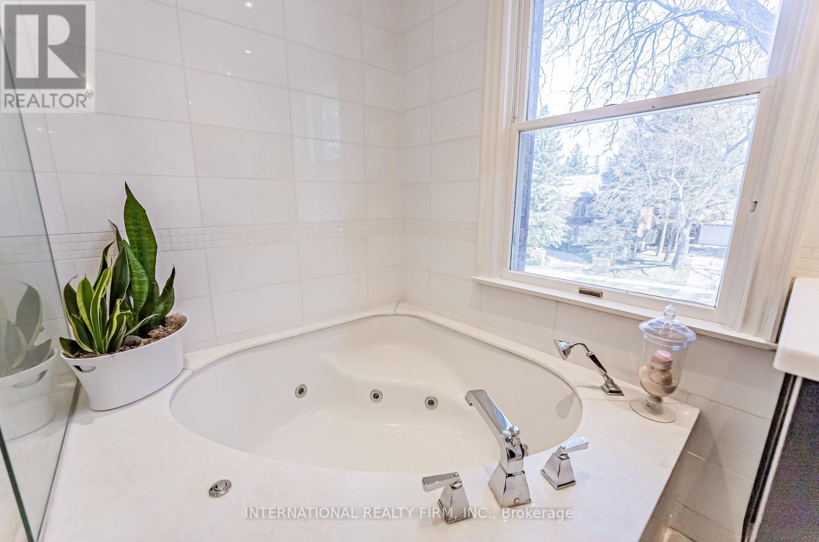 Photo 13 of 6 Penwood Crescent, Toronto ON