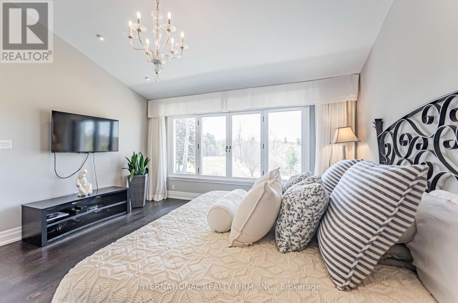 Photo 25 of 6 Penwood Crescent, Toronto ON