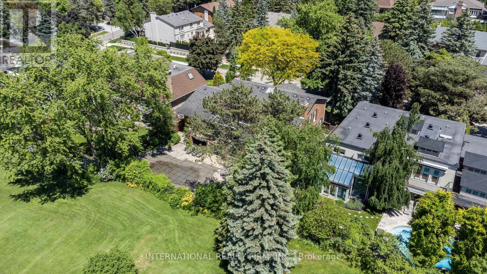 Photo 31 of 6 Penwood Crescent, Toronto ON