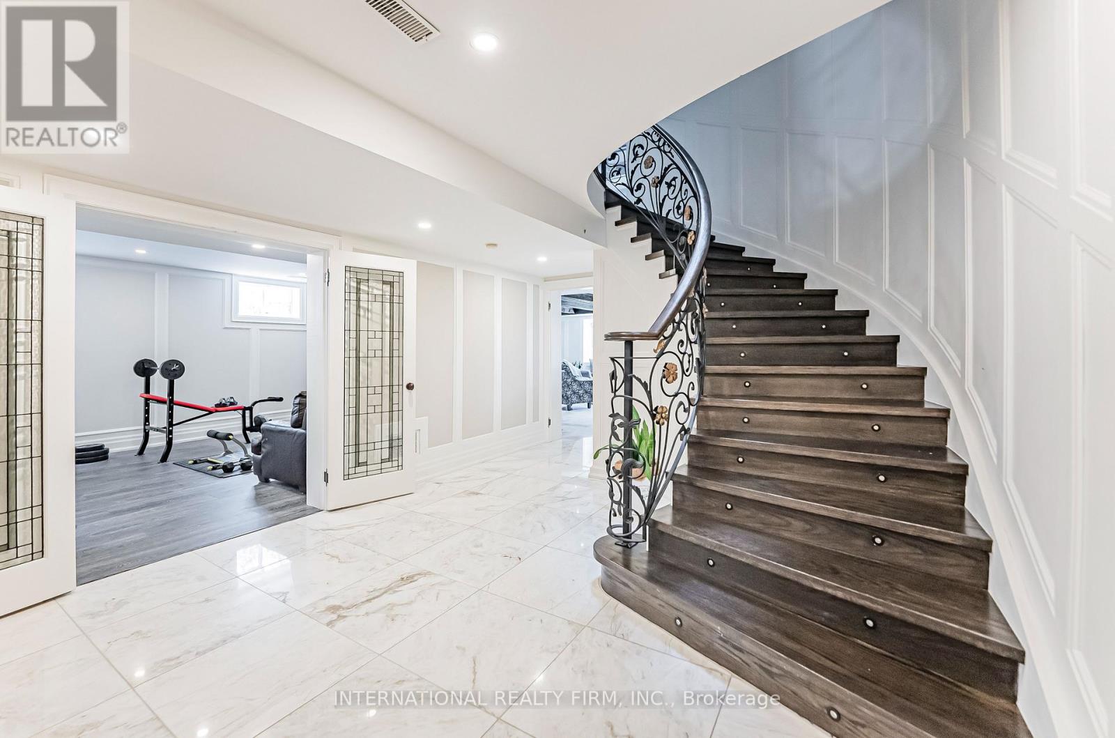 Photo 9 of 6 Penwood Crescent, Toronto ON