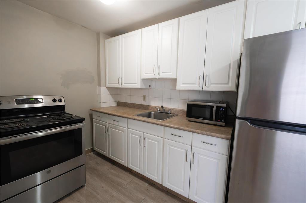 Photo 3 of 2 944 Archibald Street, Winnipeg MB