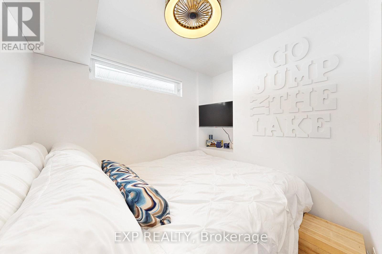 Photo 13 of 2 7 Brimley Road S, Toronto ON