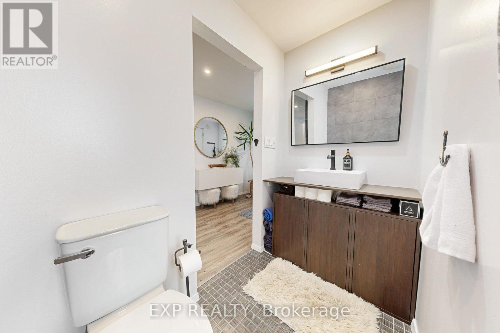 Photo 8 of 2 7 Brimley Road S, Toronto ON