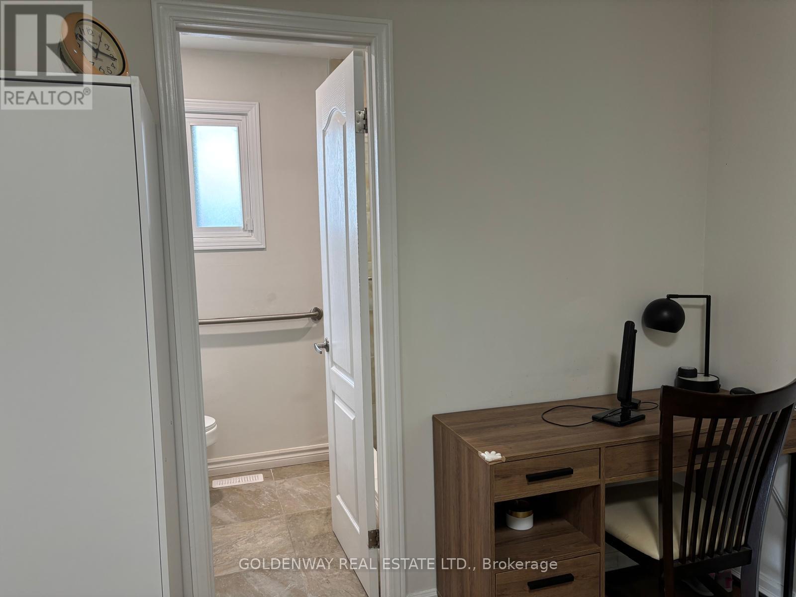 Photo 18 of 129 Major Buttons Drive, Markham ON
