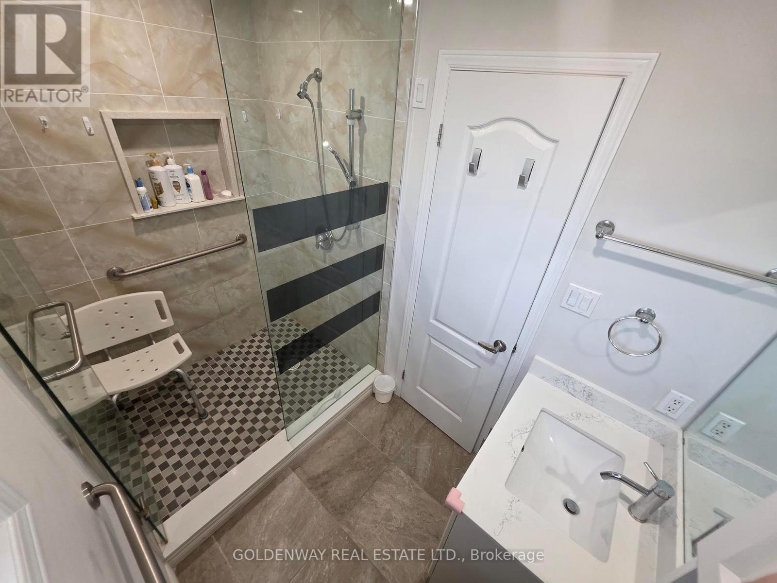 Photo 22 of 129 Major Buttons Drive, Markham ON