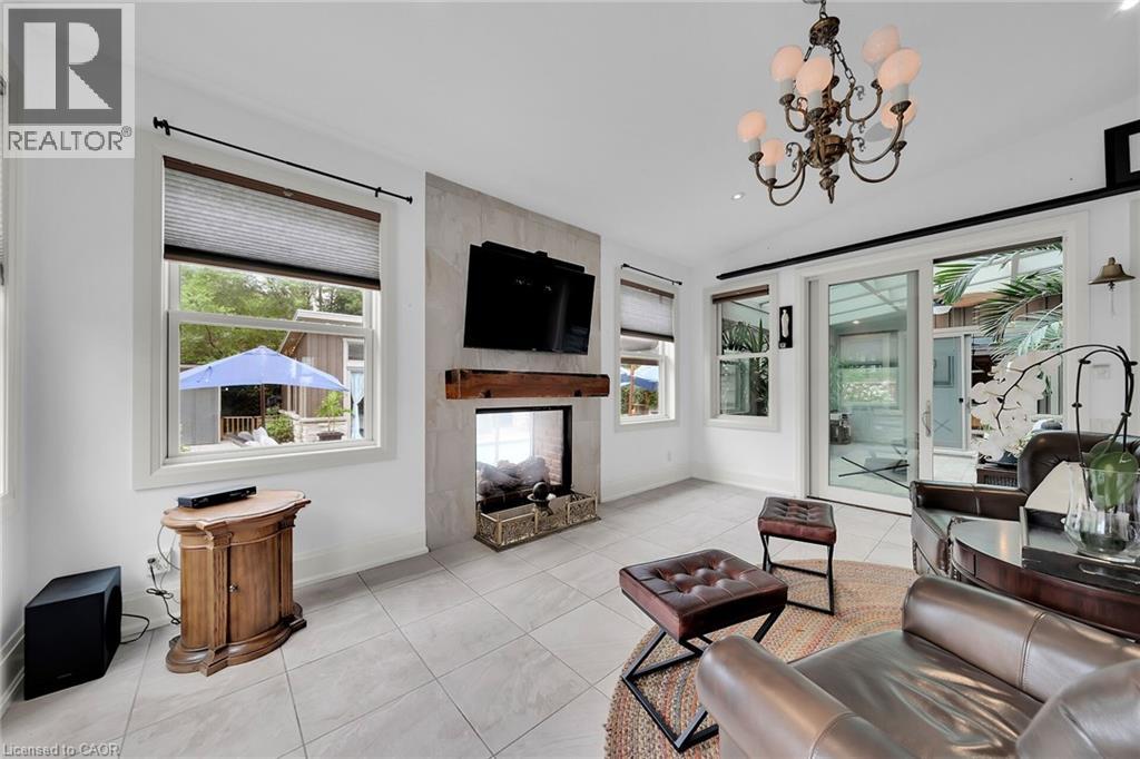 Photo 23 of 404 E Mountain Brow Boulevard E, Hamilton ON