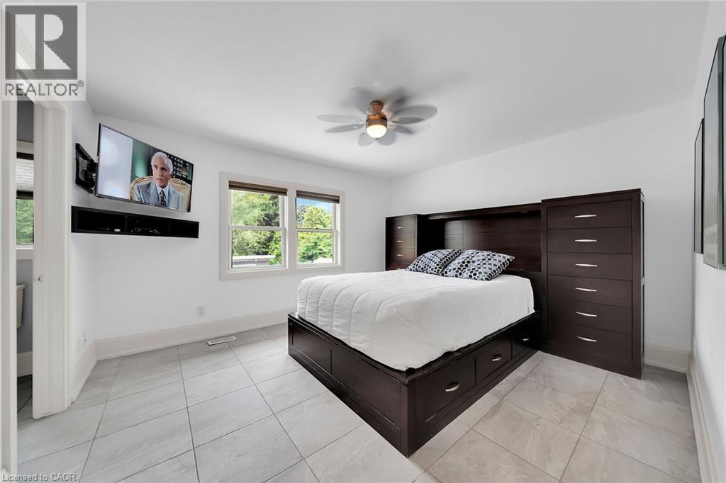 Photo 34 of 404 E Mountain Brow Boulevard E, Hamilton ON