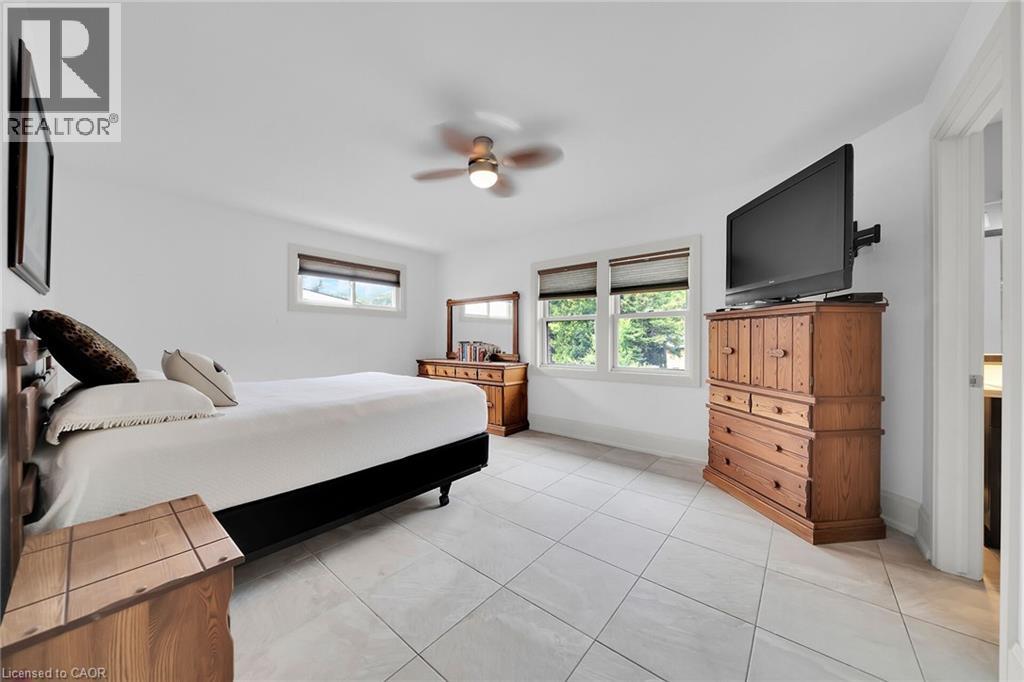 Photo 25 of 404 E Mountain Brow Boulevard E, Hamilton ON