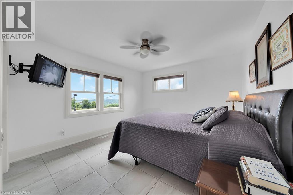 Photo 35 of 404 E Mountain Brow Boulevard E, Hamilton ON