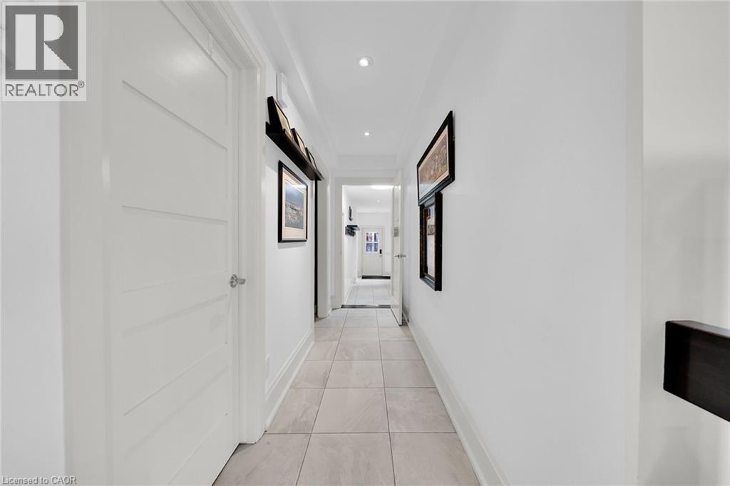 Photo 31 of 404 E Mountain Brow Boulevard E, Hamilton ON