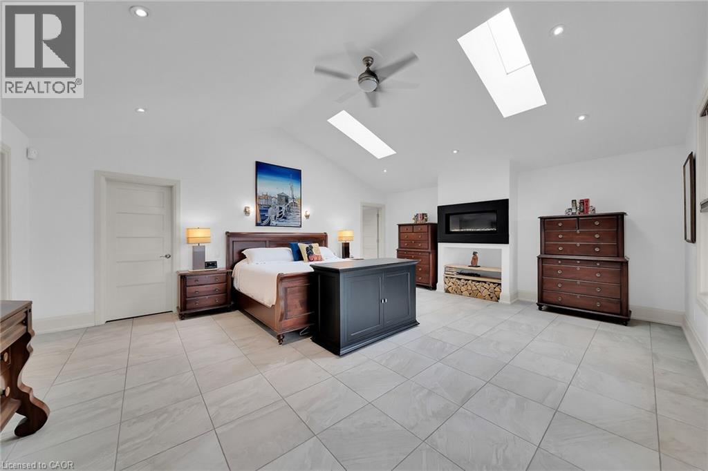 Photo 36 of 404 E Mountain Brow Boulevard E, Hamilton ON