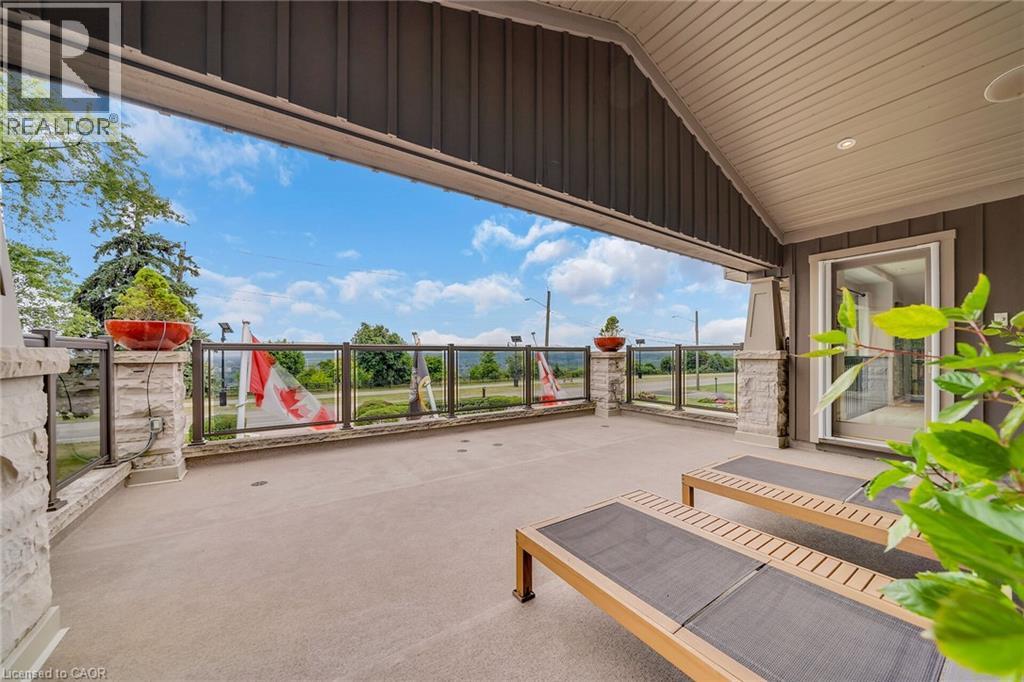 Photo 11 of 404 E Mountain Brow Boulevard E, Hamilton ON