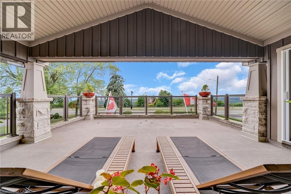 Photo 33 of 404 E Mountain Brow Boulevard E, Hamilton ON