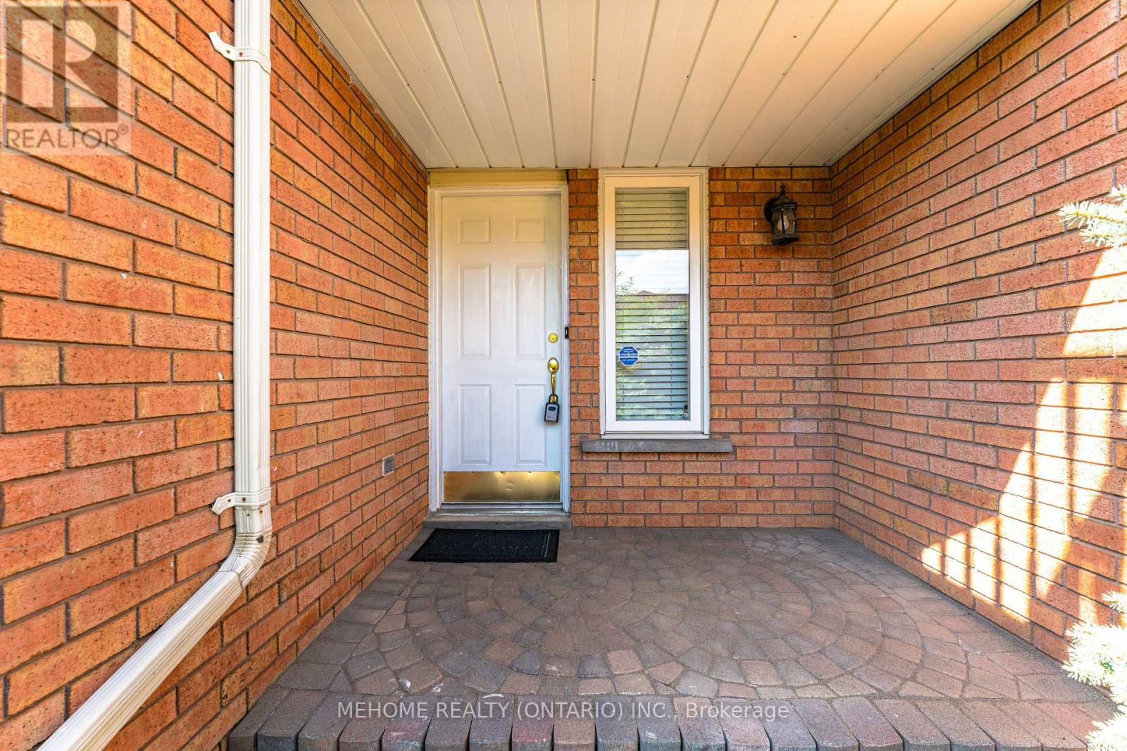 Photo 3 of 6 Thames Court, Richmond Hill ON