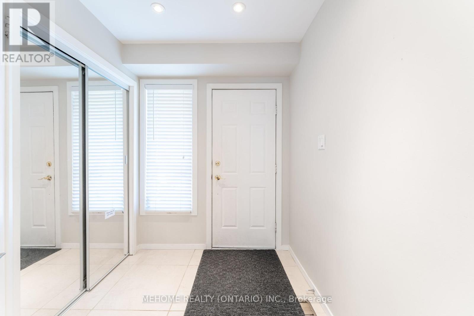 Photo 4 of 6 Thames Court, Richmond Hill ON