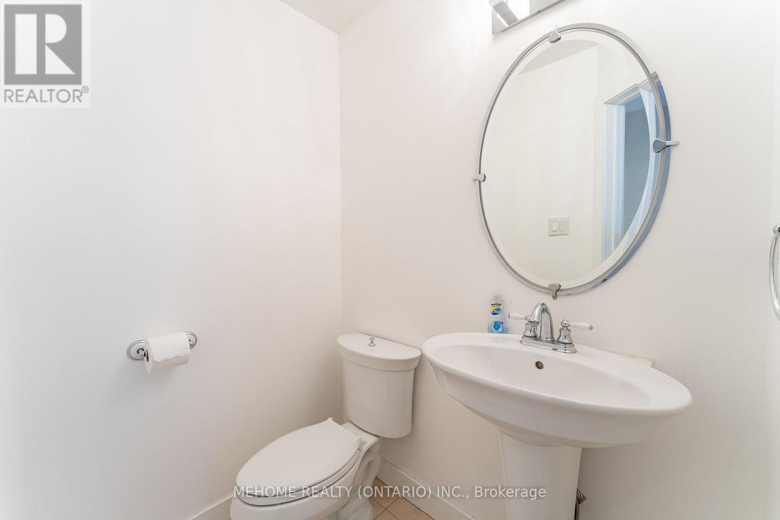 Photo 5 of 6 Thames Court, Richmond Hill ON