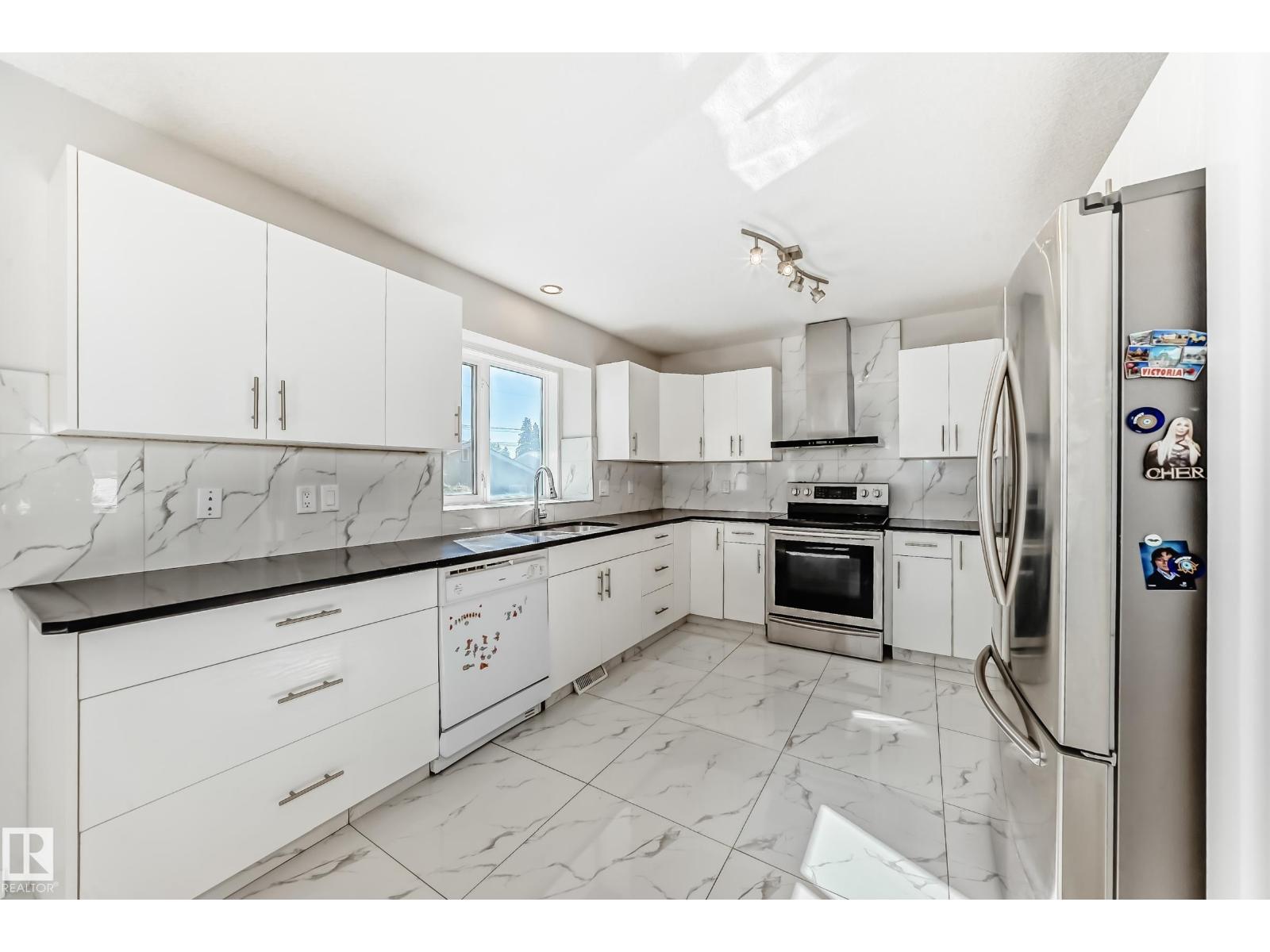 Single Family House for Sale in   ST NW Edmonton 