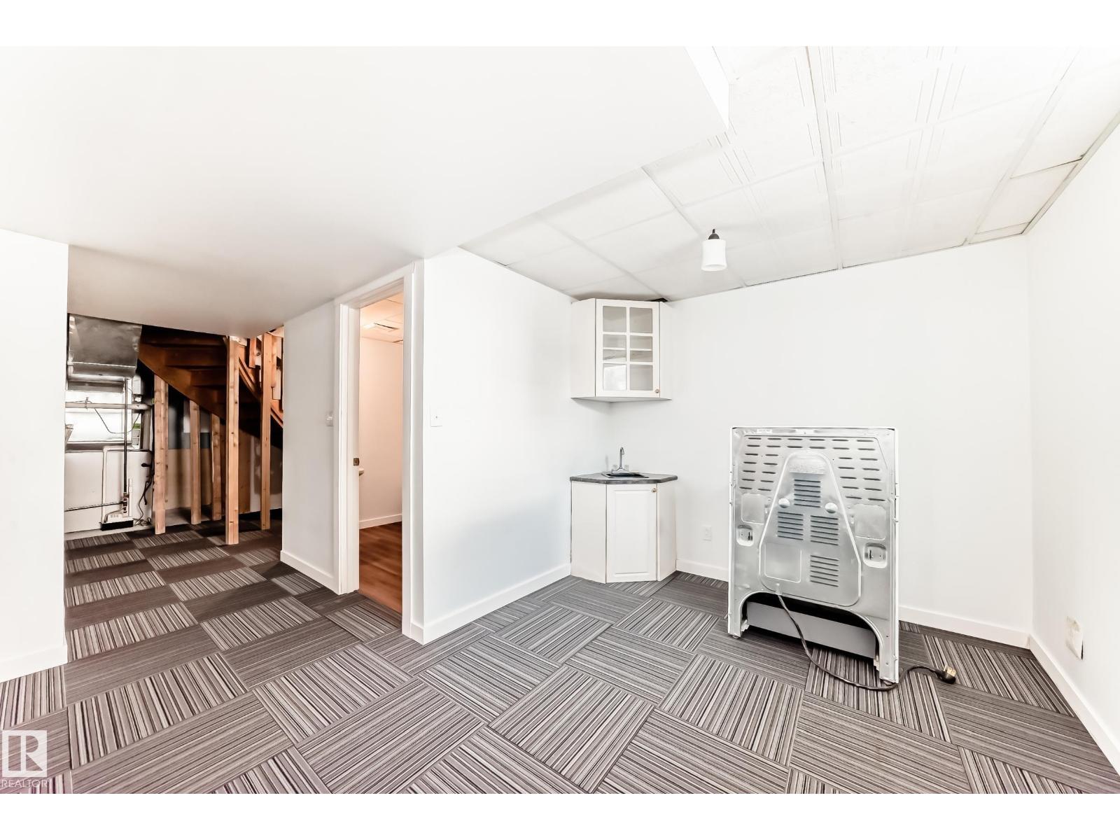 Single Family House for Sale in   ST NW Edmonton 
