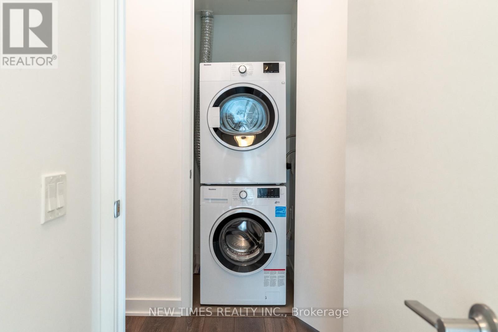 Photo 6 of 4001 125 Blue Jays Way, Toronto ON