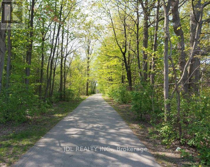Photo 13 of 75 Mintwood Drive, Toronto ON