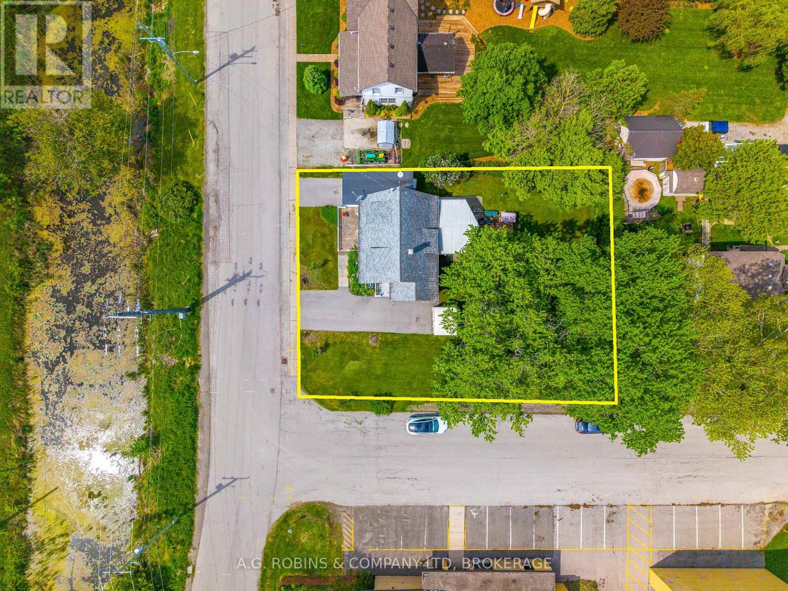 Photo 41 of 41944 Clarendon Street, Wainfleet ON