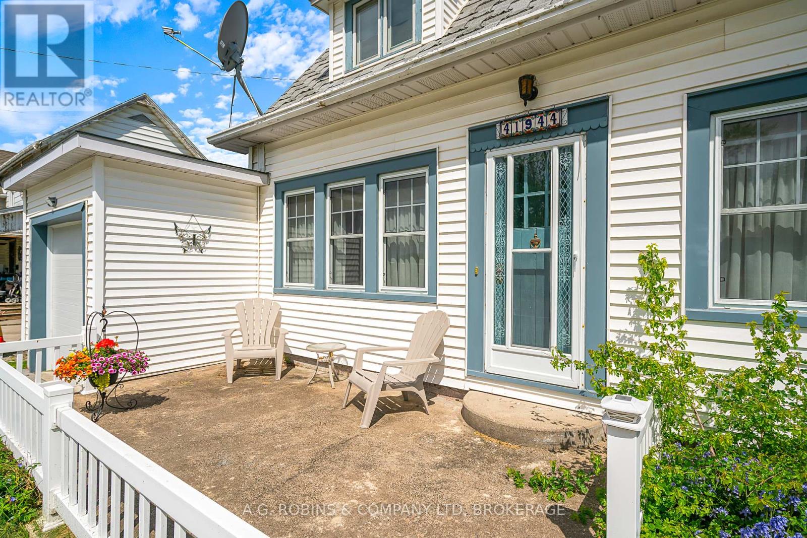 Photo 8 of 41944 Clarendon Street, Wainfleet ON