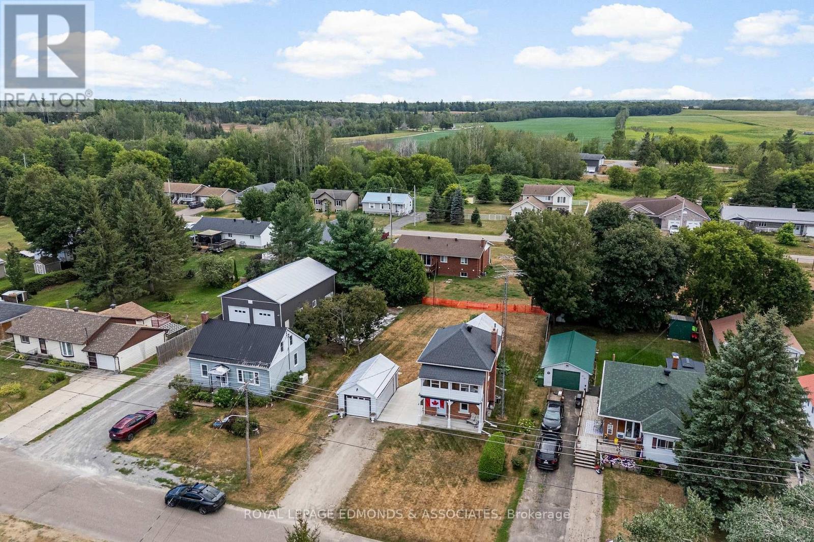 Photo 4 of 17 Elliott Street, Whitewater Region ON