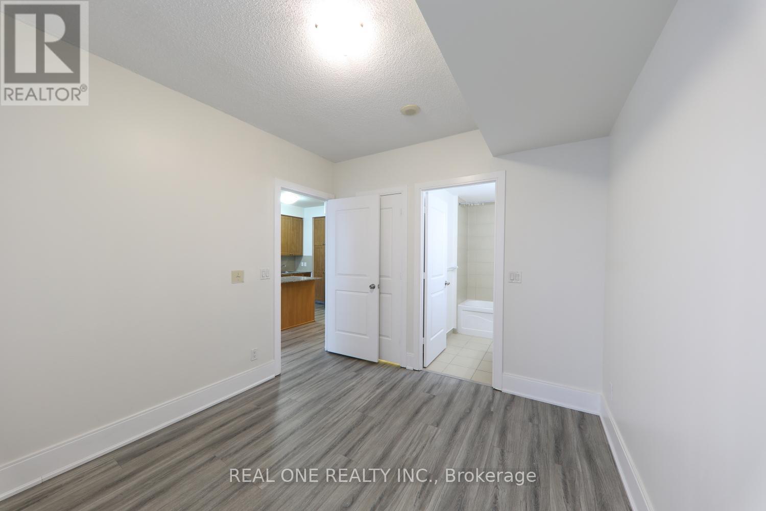 Photo 31 of 2708 330 Burnhamthorpe Road W, Mississauga ON