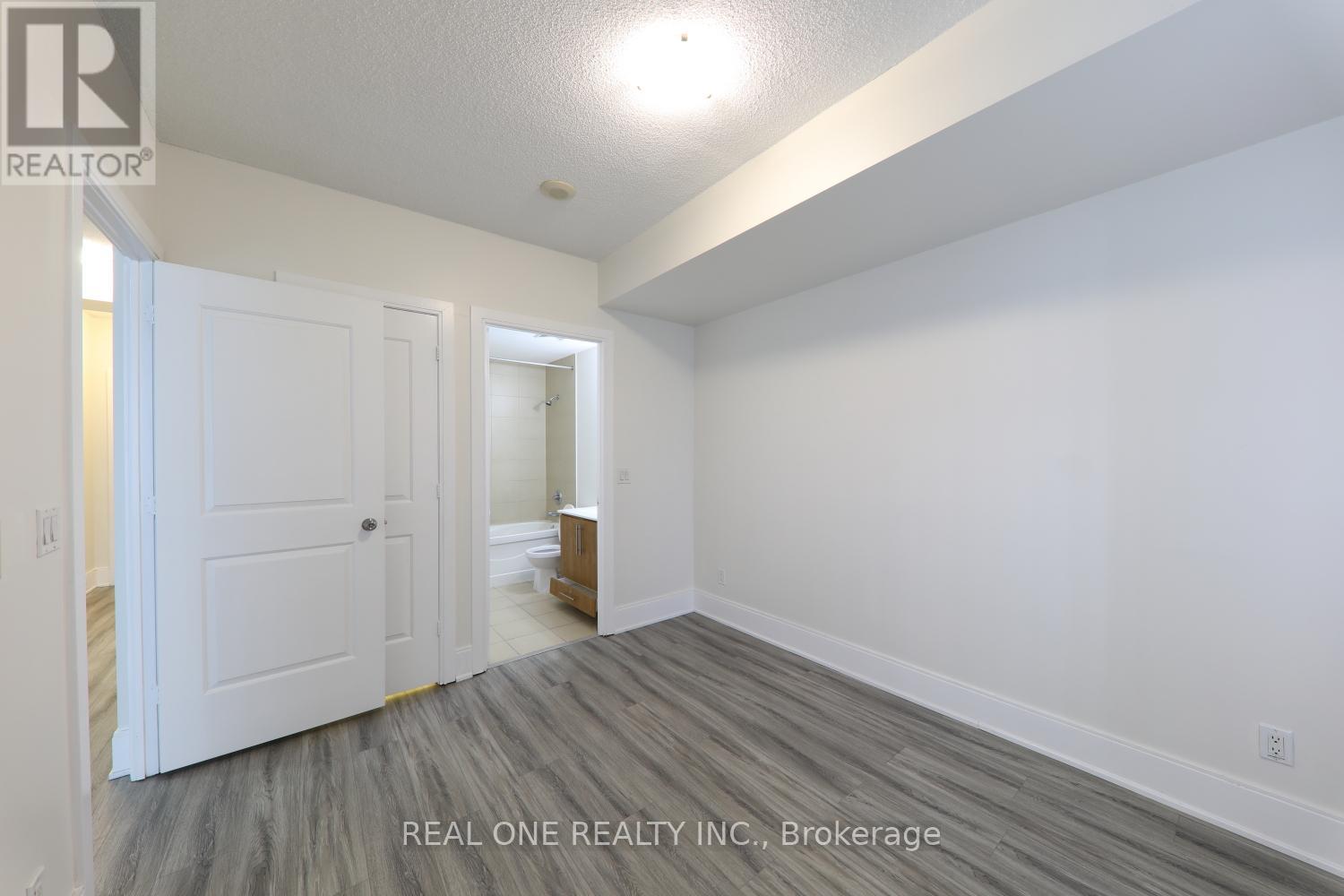 Photo 32 of 2708 330 Burnhamthorpe Road W, Mississauga ON