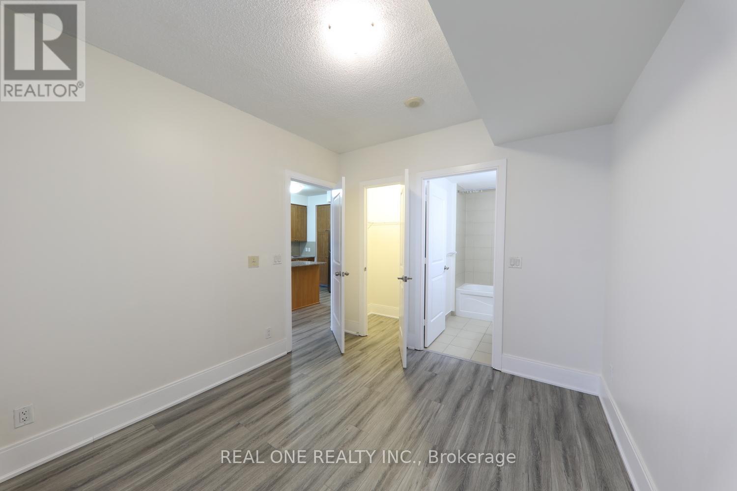 Photo 34 of 2708 330 Burnhamthorpe Road W, Mississauga ON