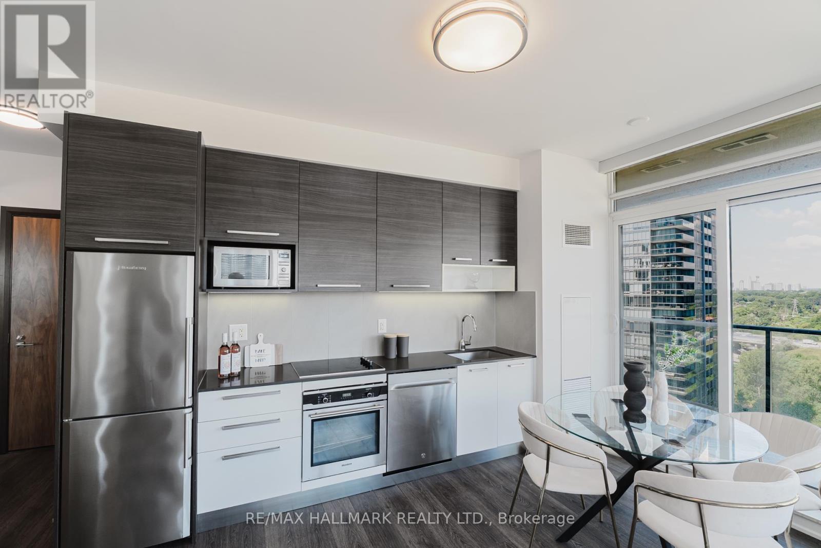 Photo 10 of 1609 36 Park Lawn Road, Toronto ON