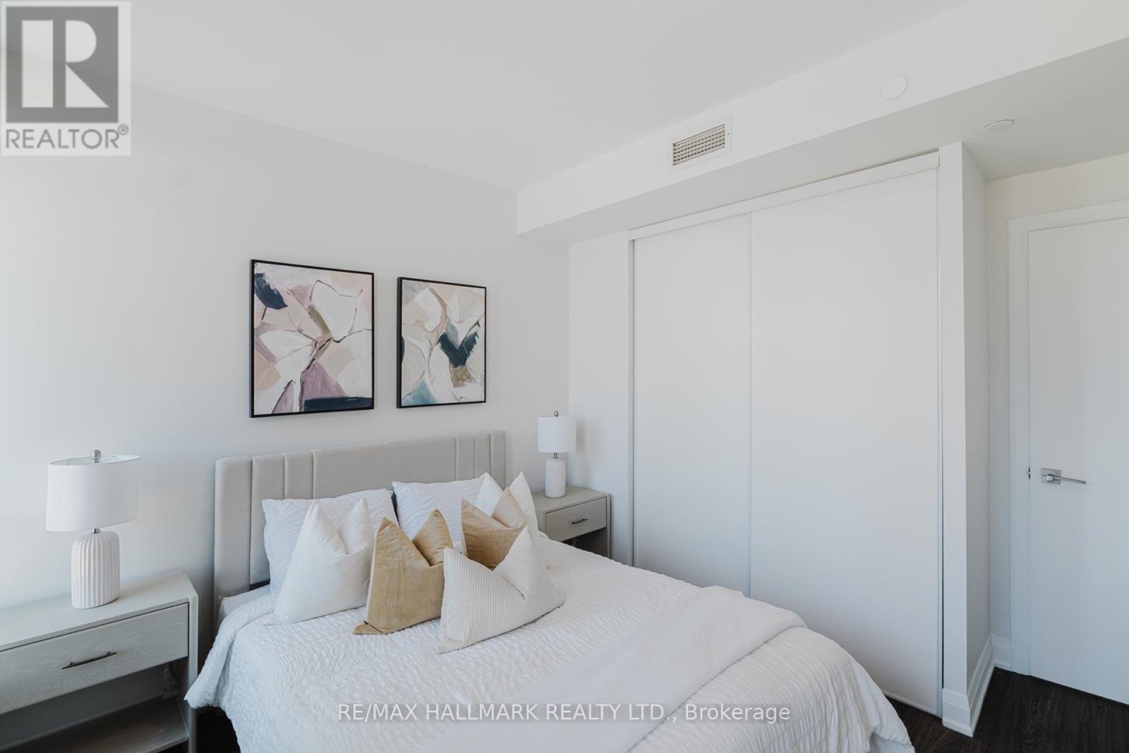 Photo 13 of 1609 36 Park Lawn Road, Toronto ON