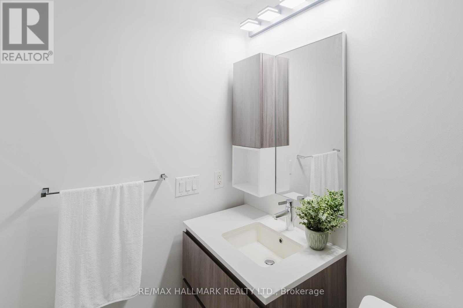 Photo 14 of 1609 36 Park Lawn Road, Toronto ON