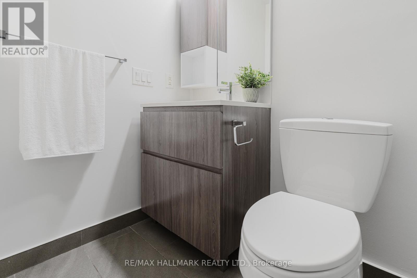 Photo 15 of 1609 36 Park Lawn Road, Toronto ON