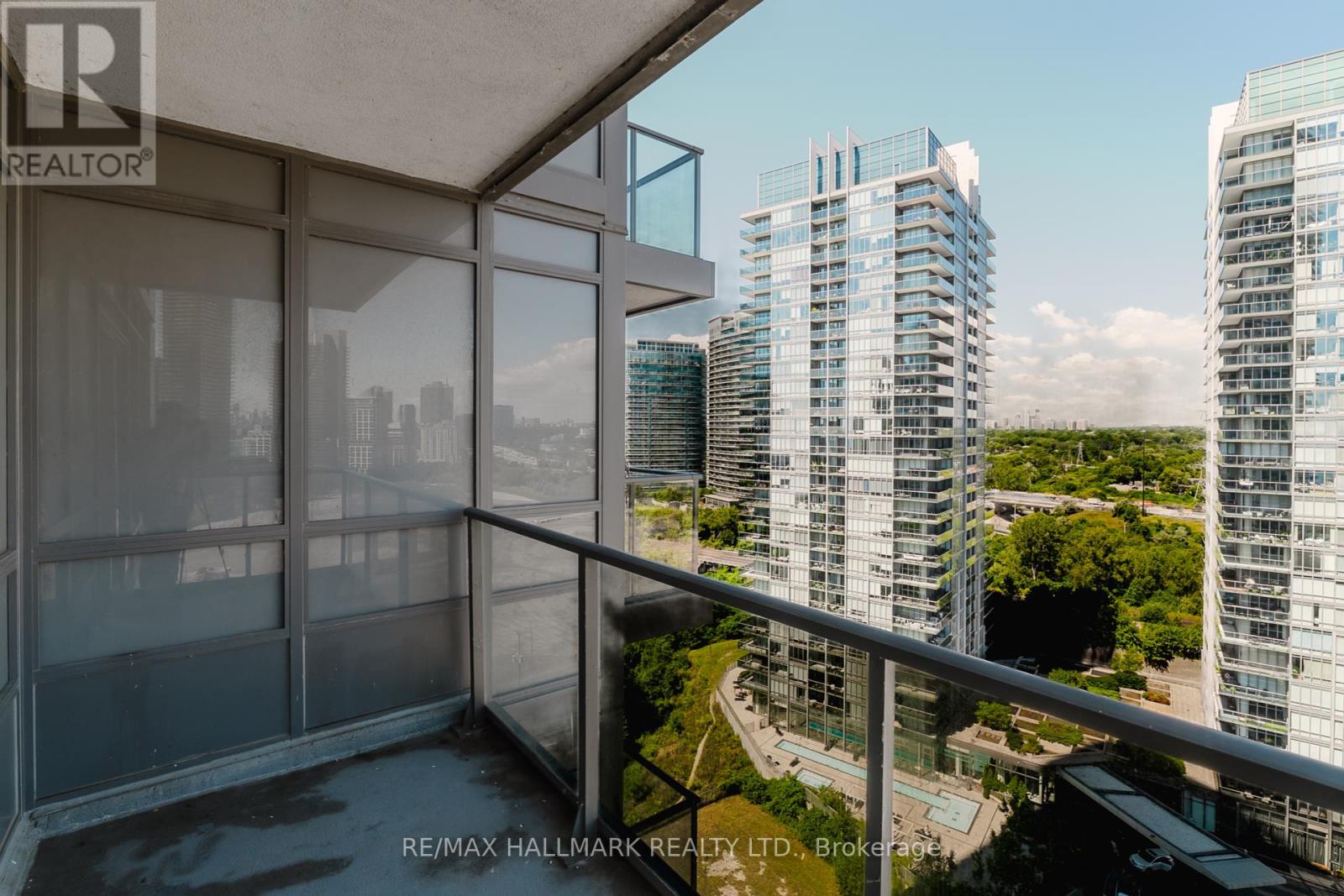 Photo 19 of 1609 36 Park Lawn Road, Toronto ON